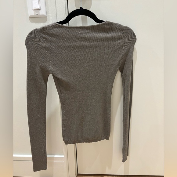 Aritzia Tuscany sweater in subtle green (olive leaf) colour size XS - Picture 2 of 5